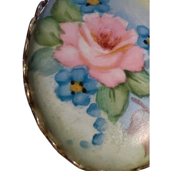 Vintage Floral Hand-Painted Brooch Pin Pink Blue Flowers Scalloped Edge Estate - Picture 2 of 5